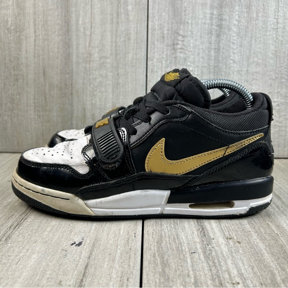 Nike Air Jordan Legacy 312 GS Basketball Black Gold Sneaker Youth Boys Size 6.5Y - Picture 1 of 10